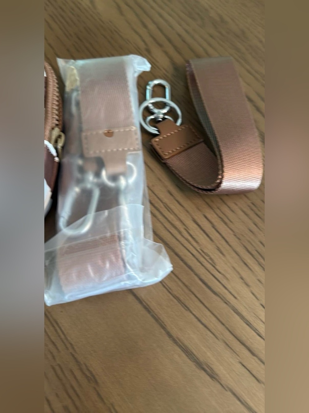 Ounamei Wristlet Crossbody Brand New - Picture 4 of 8